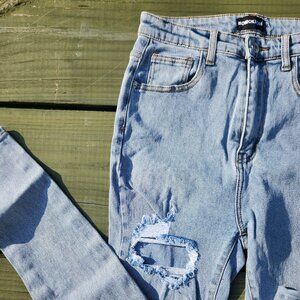 Momokrom Womens Size 6 BLue Vintage Wash Distressed Skinny Jeans .